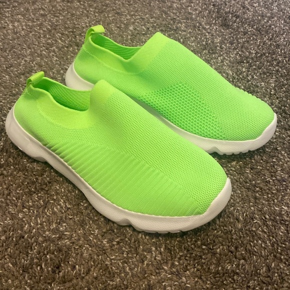 Neon Green Stretch Fabric Slip On Shoes Sz 8 NEW - Picture 1 of 5